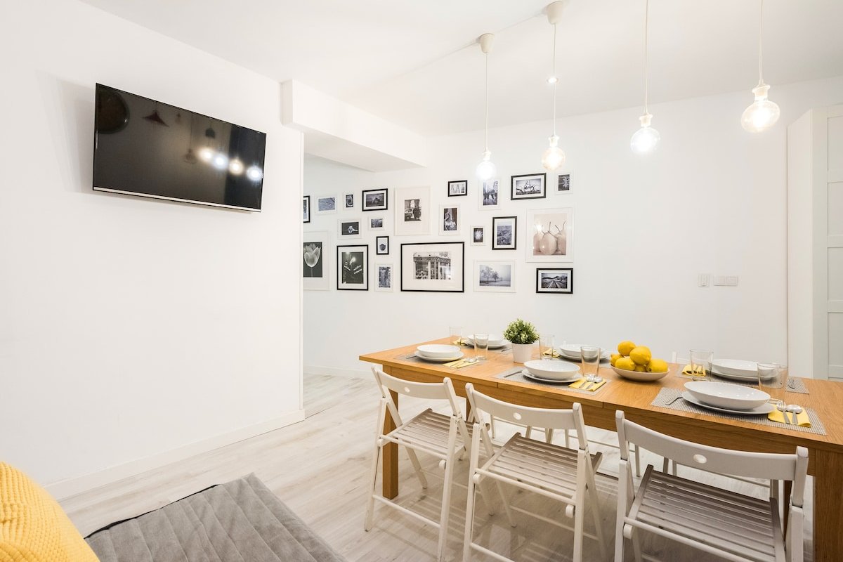Spacious Apartment on Calle Atocha Near Sol gallery image 5