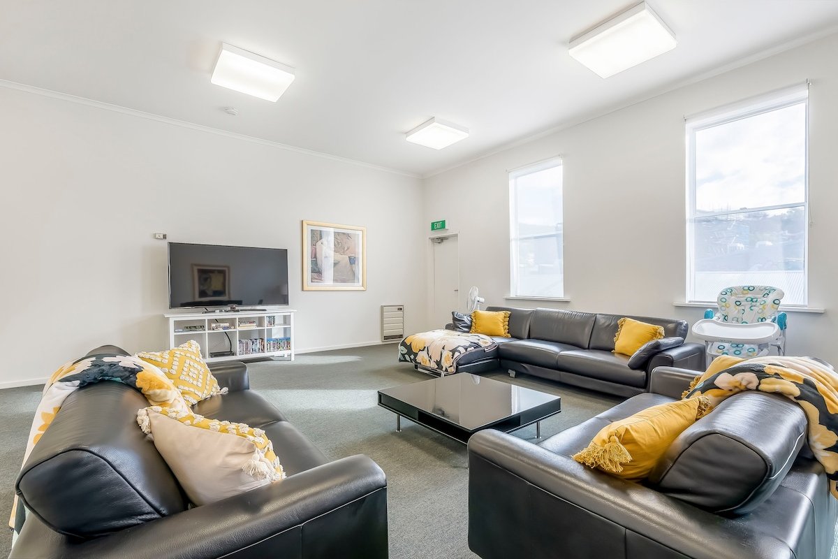 4 Bedroom House – Hobart CBD – Free Parking gallery image 4