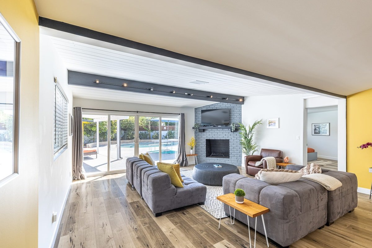 *3000sf 6BR! Htd Sparkling Pool, Cabana, BBQ!* gallery image 2