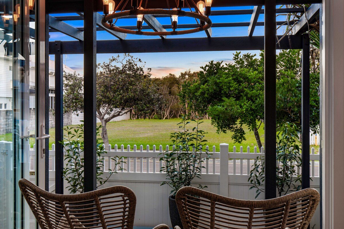 *Special* Luxe Funpacked Hampton House in Marcoola gallery image 4