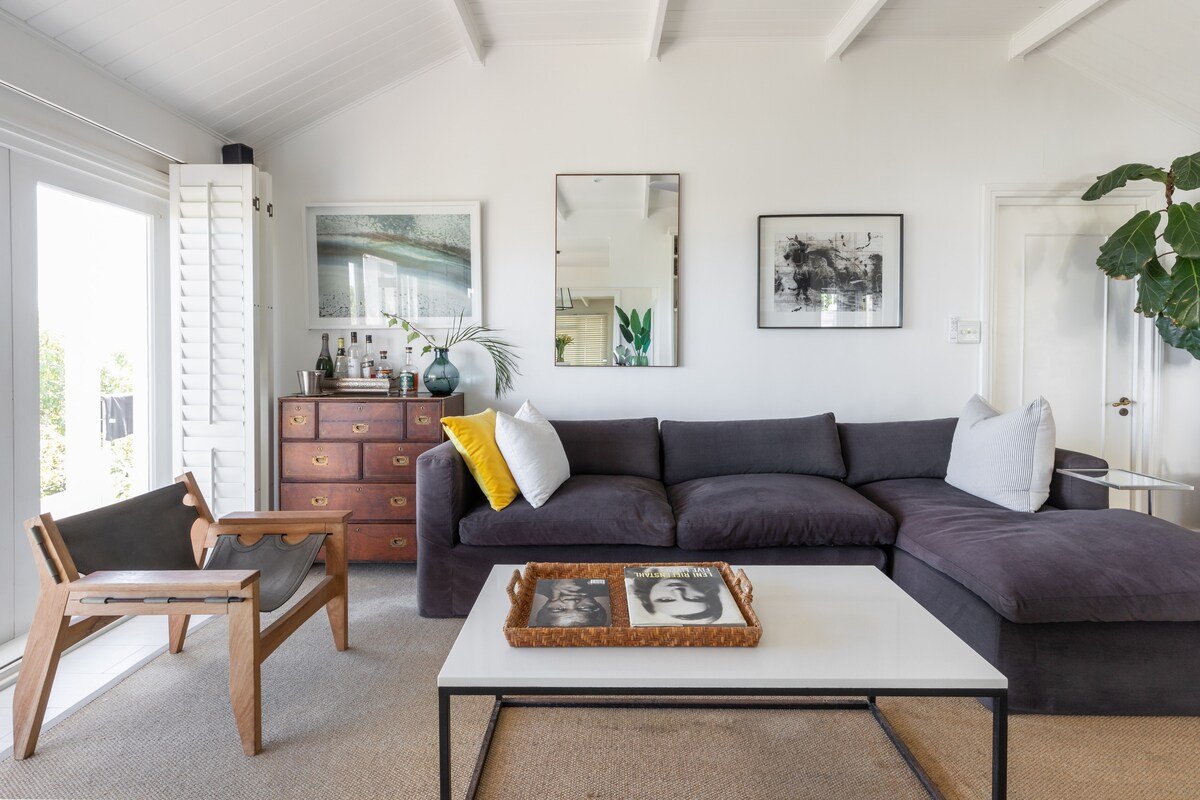 Bentley’s Bungalow, Clifton 4th beach by Steadfast gallery image 4