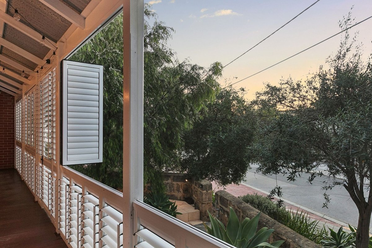 North Freo Retreat | Walk to Beach, River & Train gallery image 5