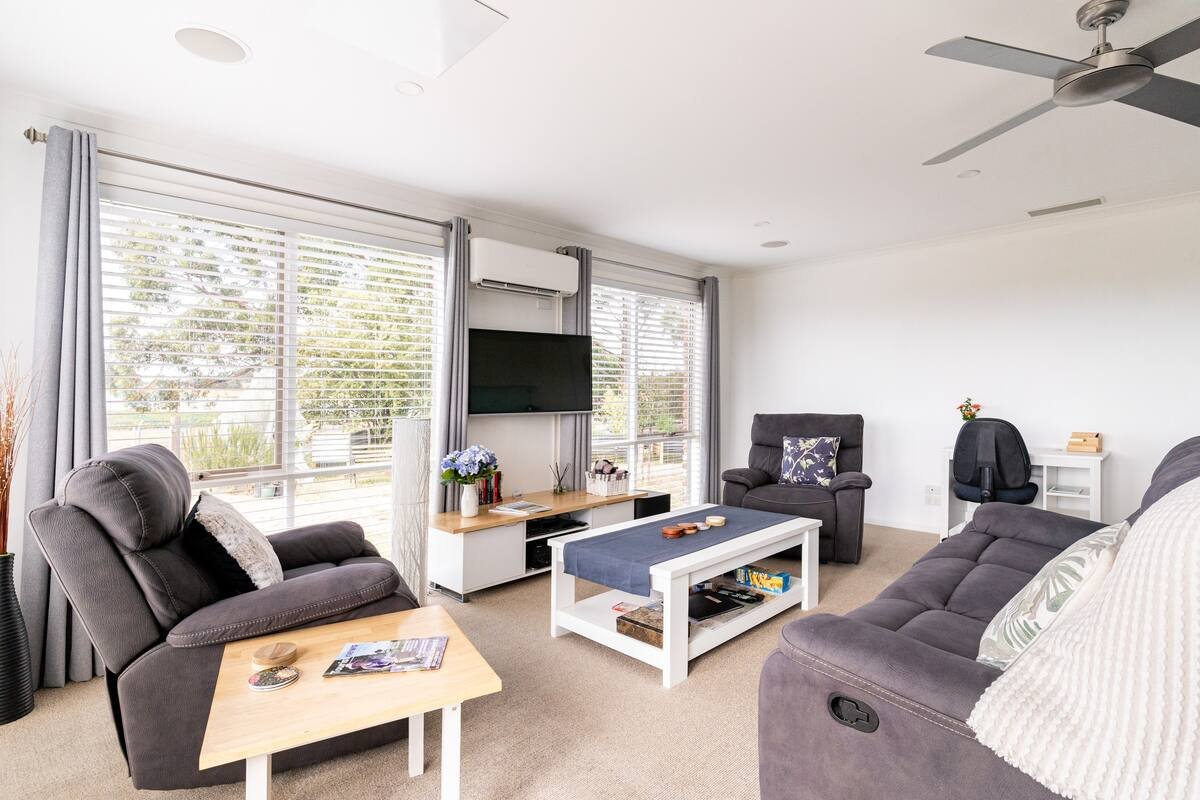 Yarra Valley Views Spacious 2 bedroom guest suite gallery image 4