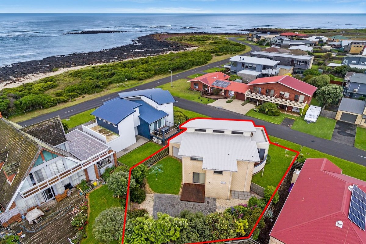 Southern Waves gallery image 3