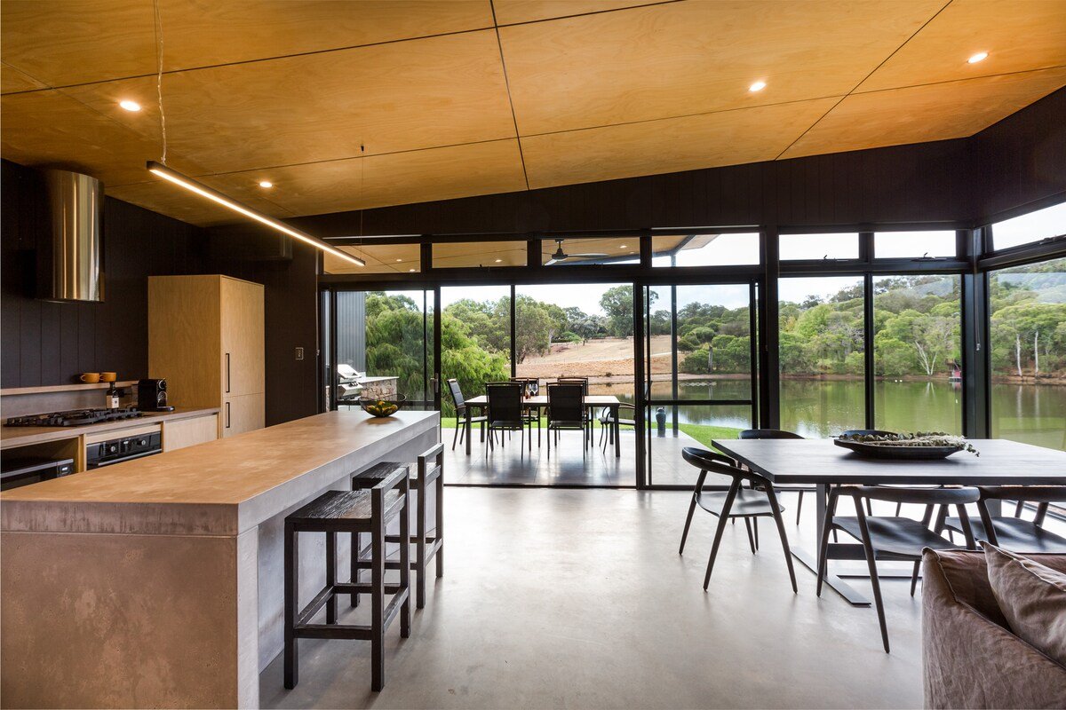 Artisan Koorabin—Lakeside Luxe Retreat next to Spa gallery image 4