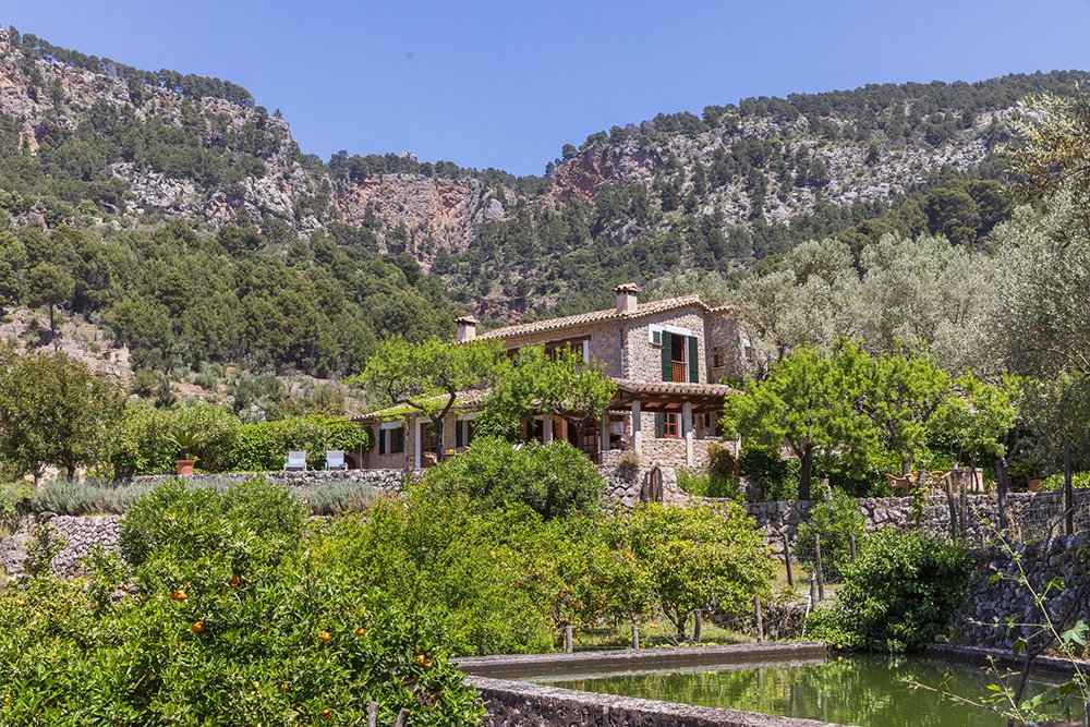 Stunning 3-bedroom villa w/pool in Fornalutx