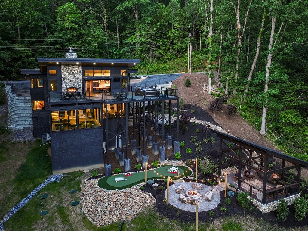 2025 Mtn Resort: A+ Location/ Views/ Privacy/ Pool