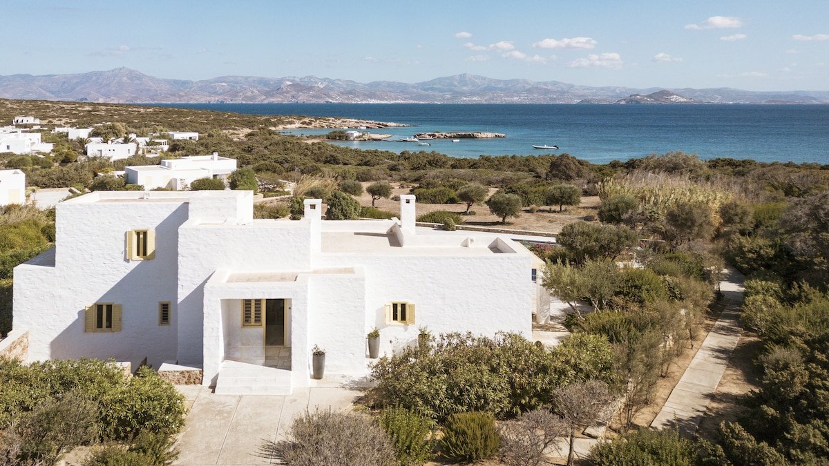 “Santa Maria Beach House” by Aqualiving Villas