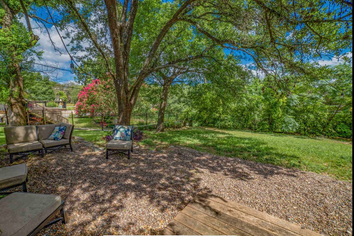 Barton Hills Beauty on Greenbelt near Zilker Park
