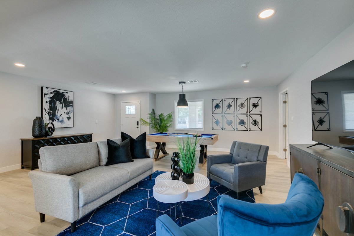 Lovely 5B/3B Home with Pool– Las Vegas Retreat gallery image 4