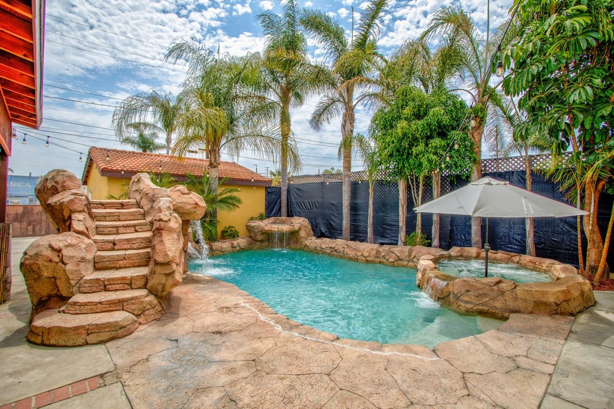 MermaidsCoveLA- A hidden oasis in Los Angeles gallery image 2