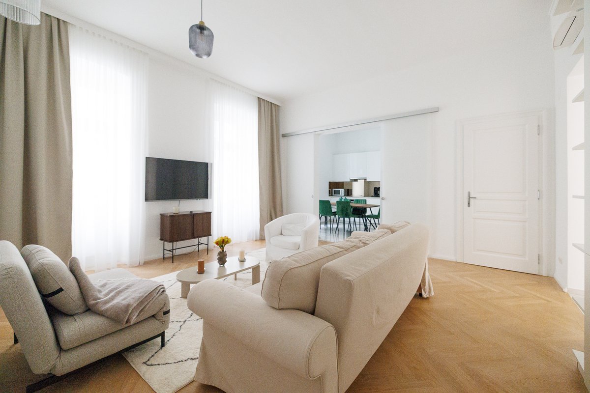 4BR Vienna Gem – Families – 5.5 Baths, Sleeps 14