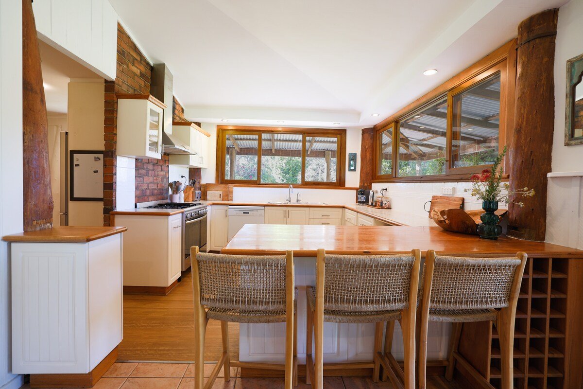 Charming farmhouse in glorious peaceful setting gallery image 5