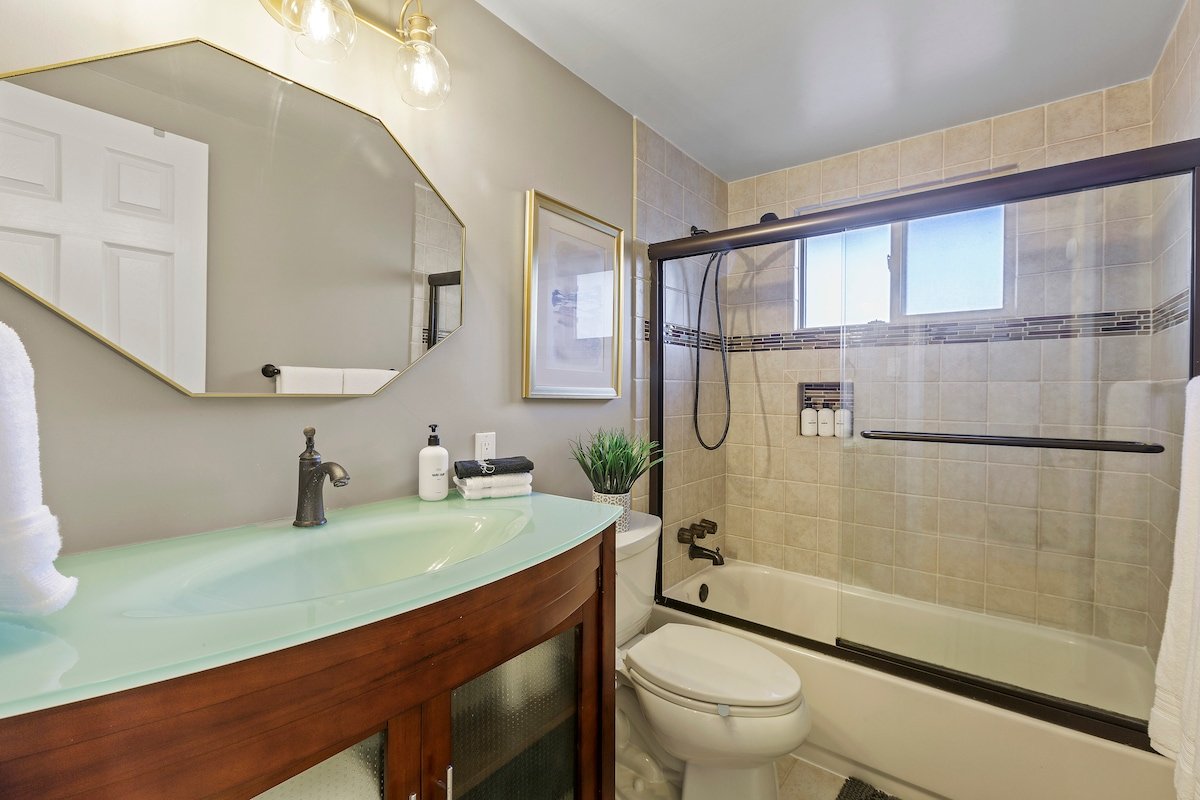 Stylish 3B2B House in Sunnyvale w/ Fast WI-FI gallery image 5