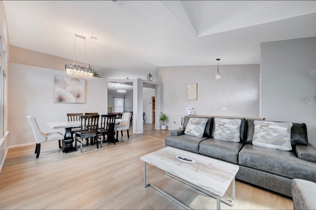 4 b2b~ pool &spa；Close to strip/airport gallery image 3