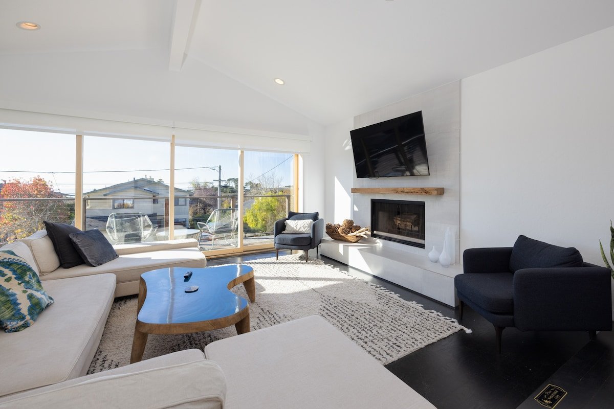 Coastal Retreat Near Harbor, Beaches, Restaurants gallery image 3