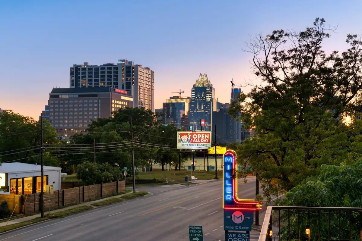 Single Malt Manor | Downtown Austin gallery image 4