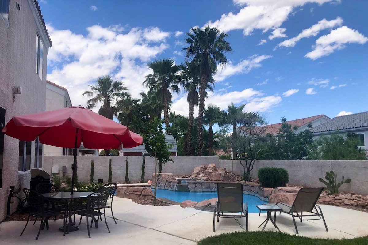 Spacious Retreat with Pool near RedRock Canyon gallery image 2