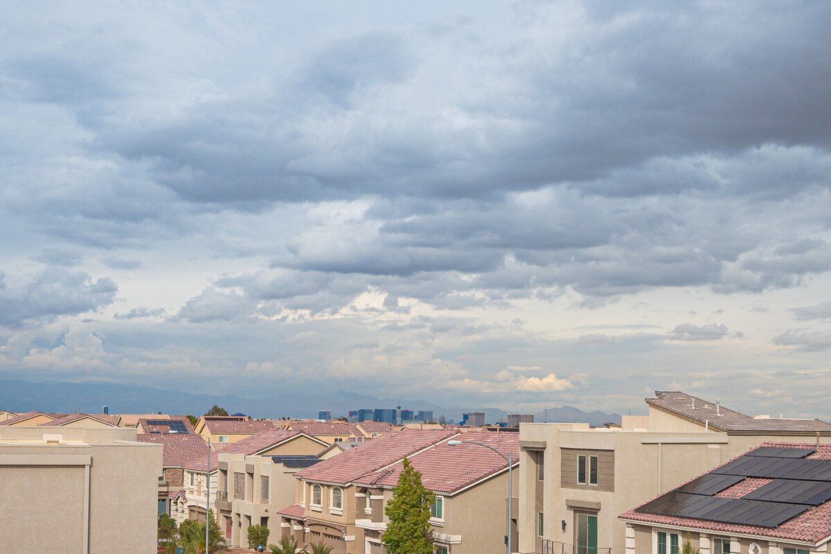 31 Day Minimum booking – Villa w/ Pool by STRIP gallery image 3