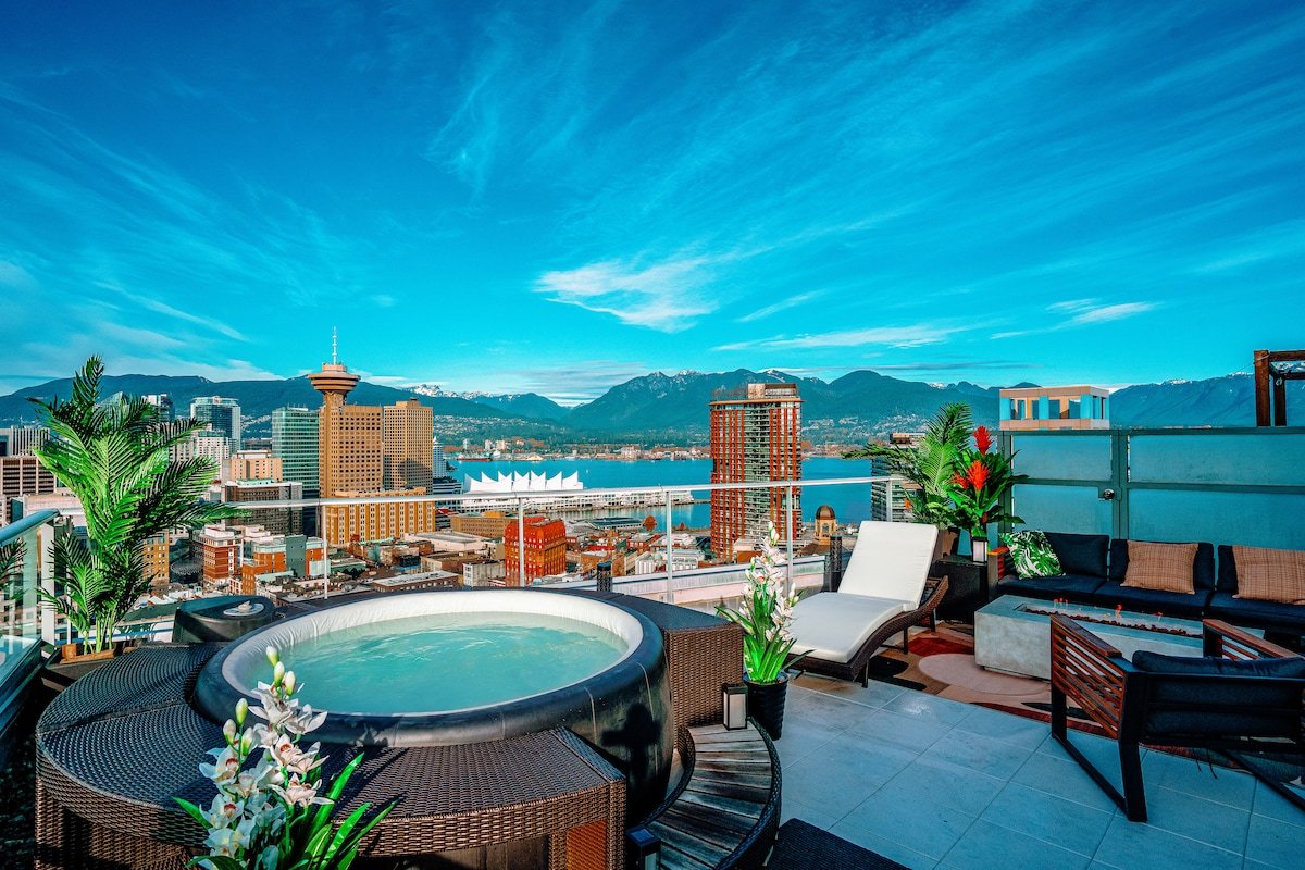 The Skydeck Penthouse – Panoramic Hot Tub Views gallery image 3