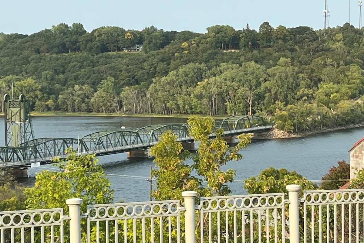 GRANDVIEW COTTAGE-BEST VIEW IN STILLWATER gallery image 3