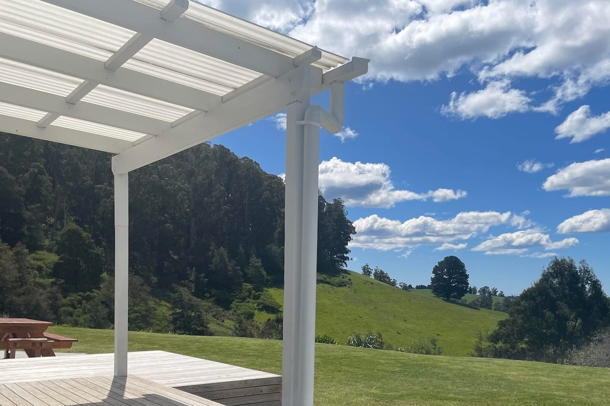 Hilltop Escape-30 acres of no one gallery image 2