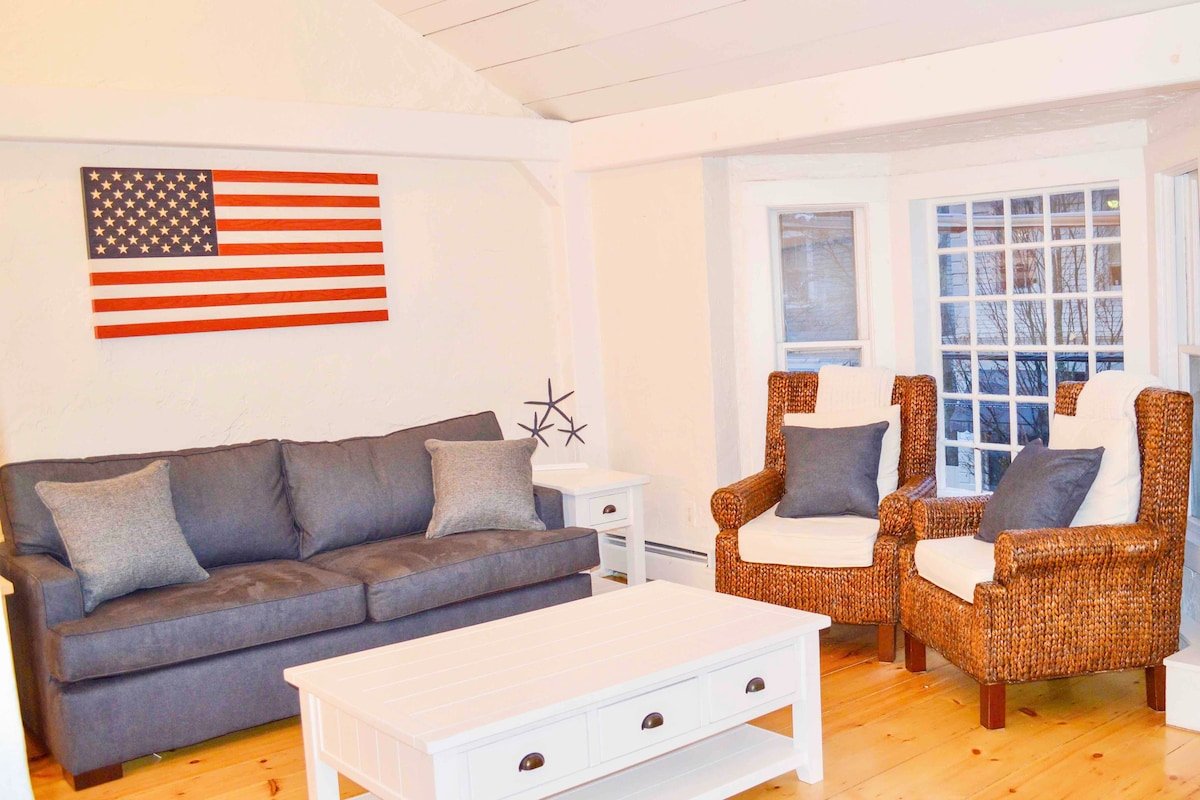 Spacious Home in the Heart of Downtown Newport gallery image 2