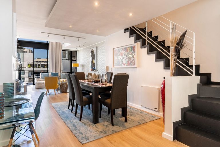 Urban Palette - Modern & Artistic Green Point Apt