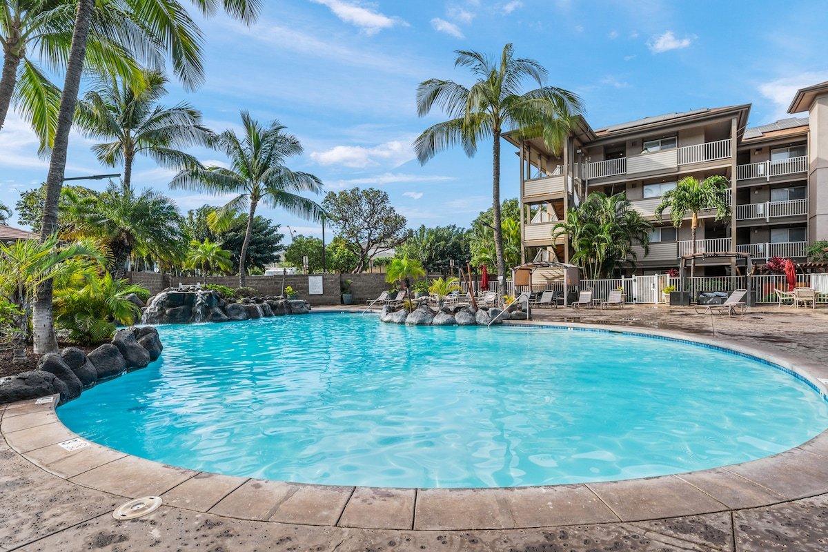 Two Condos 1/4 mile to Kam 1 Beach | Pool Hot Tub gallery image 3