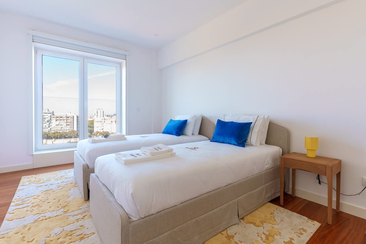 Lux River & City Views & Garage gallery image 5