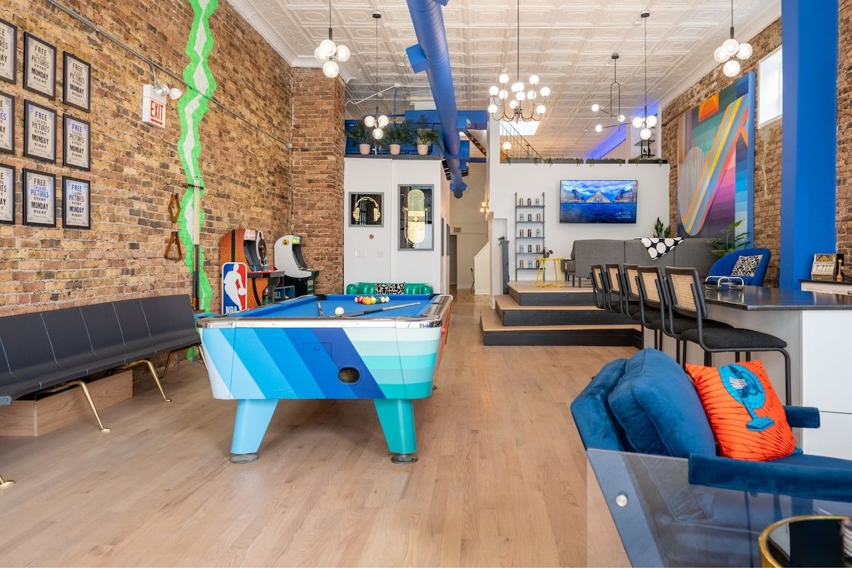 Neon Dream in River West! gallery image 3