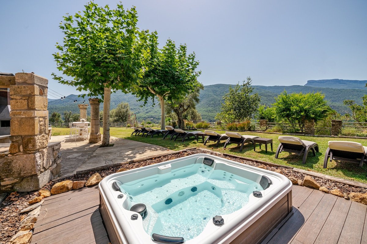 Can XERA.Salt water pool with jets and Jacuzzi gallery image 5