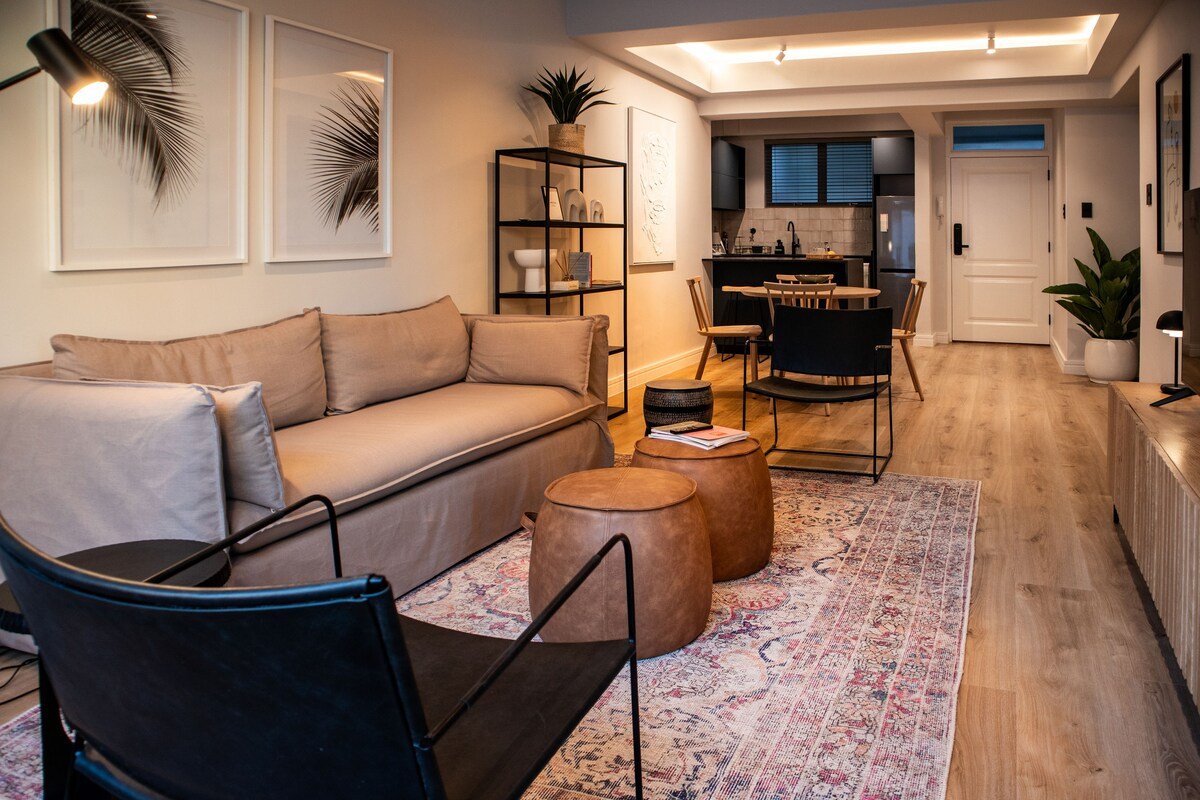 Urban Luxury Apartment in Sea Point gallery image 3