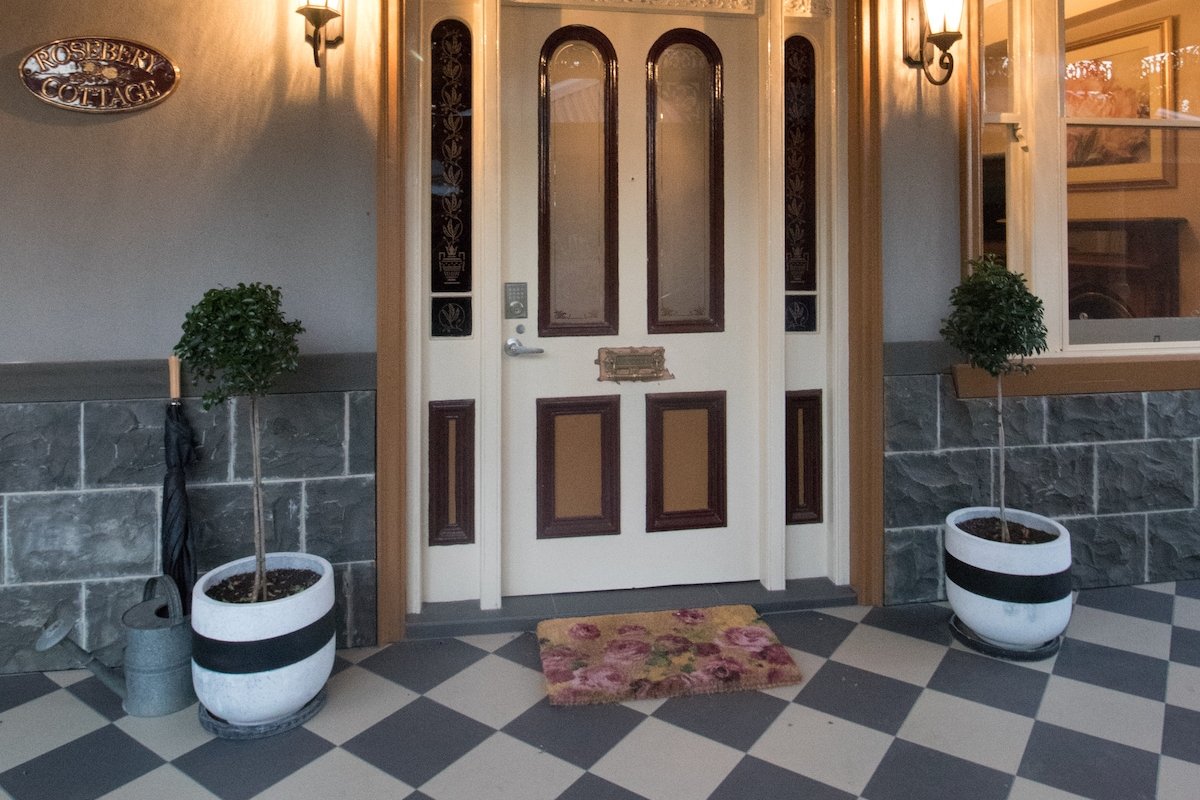 3 Bedroom Victorian luxury in Lilydale gallery image 3