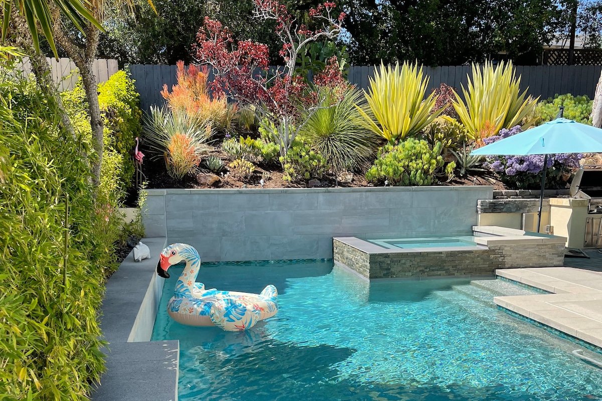 Beautiful Home w/Pool & Spa 1.2 Miles to the Beach gallery image 2