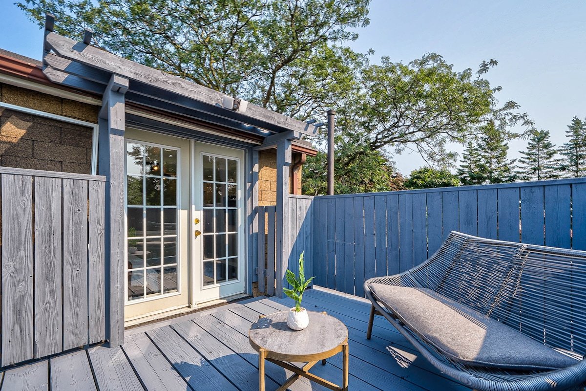 Dec Deal/Toronto 4bdrs/Greektown/3 Parkings/Foodie gallery image 2