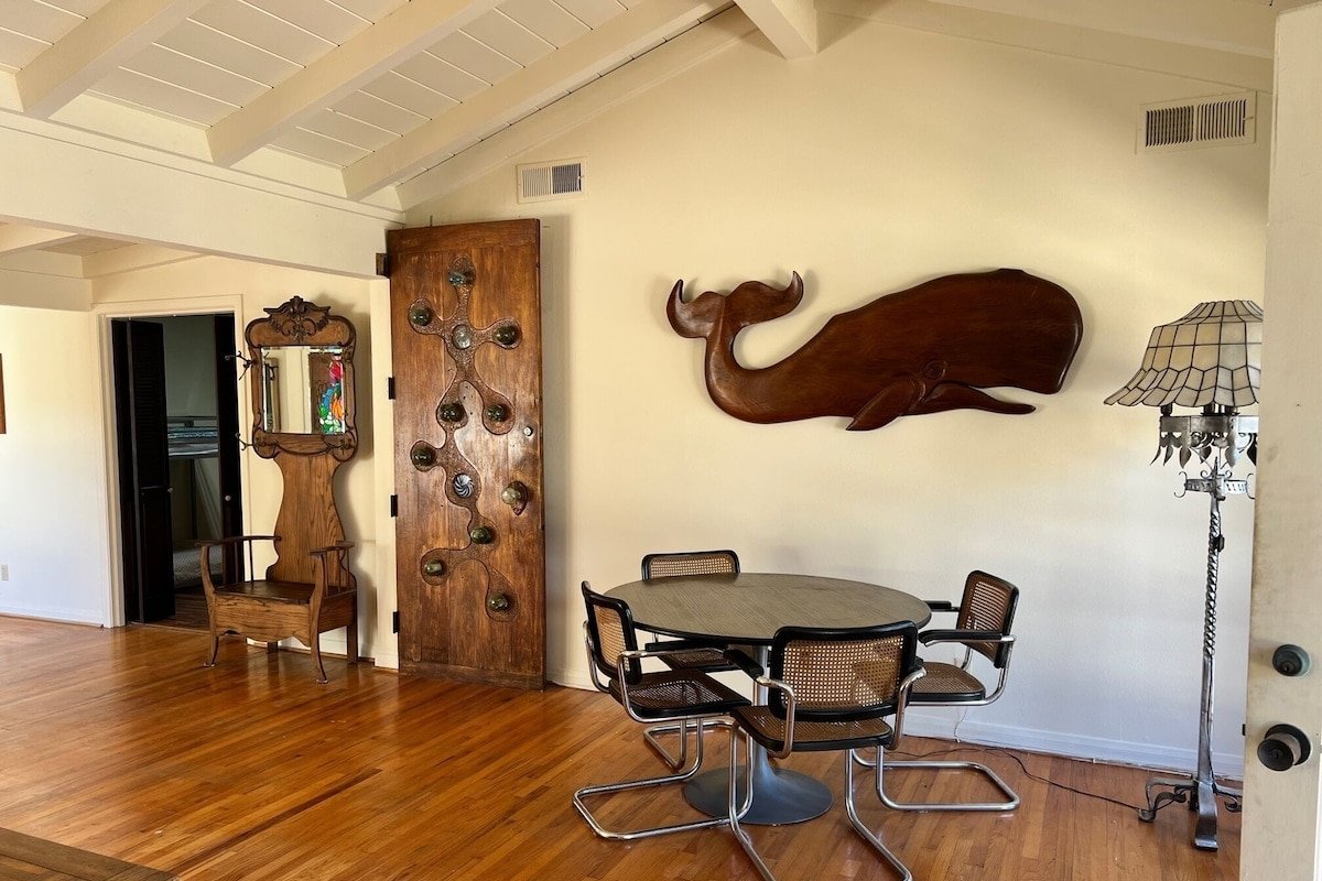 Pool, Tennis, Game Room, blocks from the beach! gallery image 4