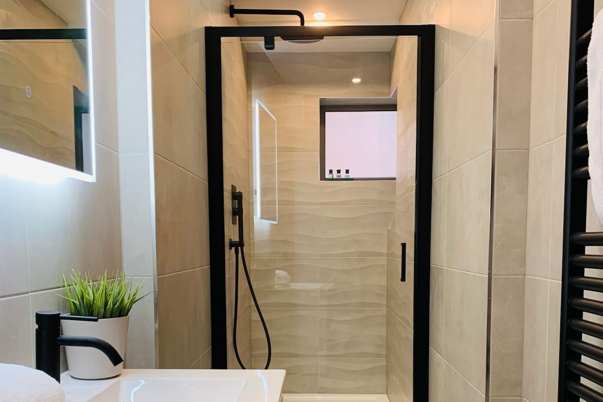 Chambers Residence 5* Tudor | 3BR | Penthouse gallery image 3