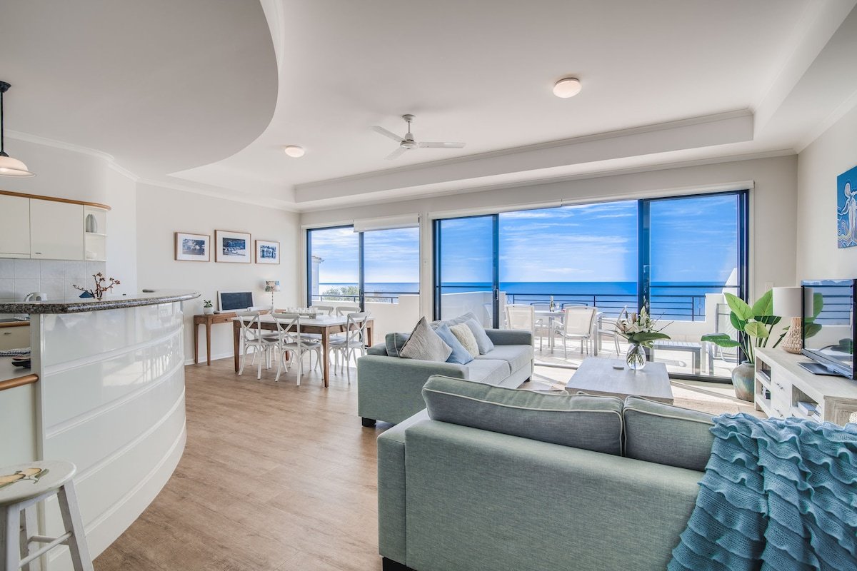 Three bedroom villas with views as far as the eye can see gallery image 5