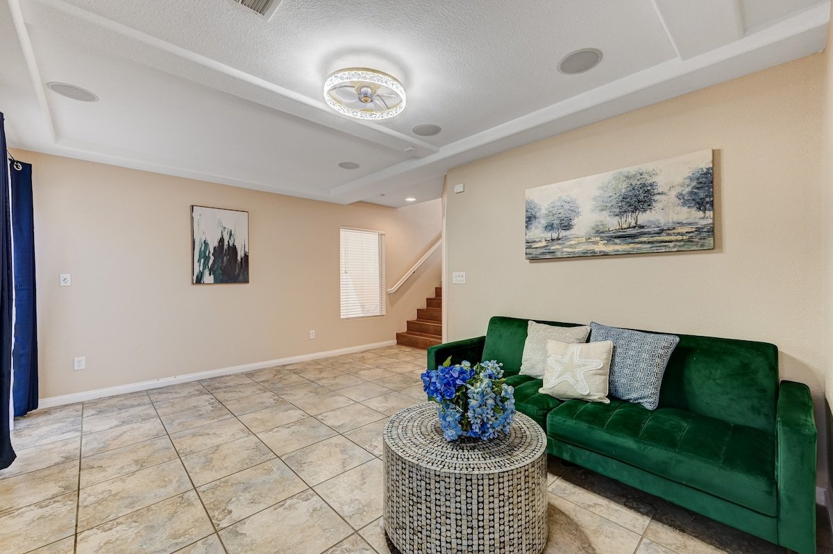 comfortable house/3 storynear airportcasino outlet gallery image 2