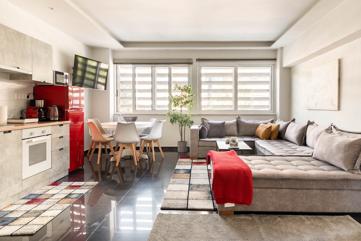 Amazing brand NEW 4BDR/2BATH Apt w/Balcony in ATH gallery image 2