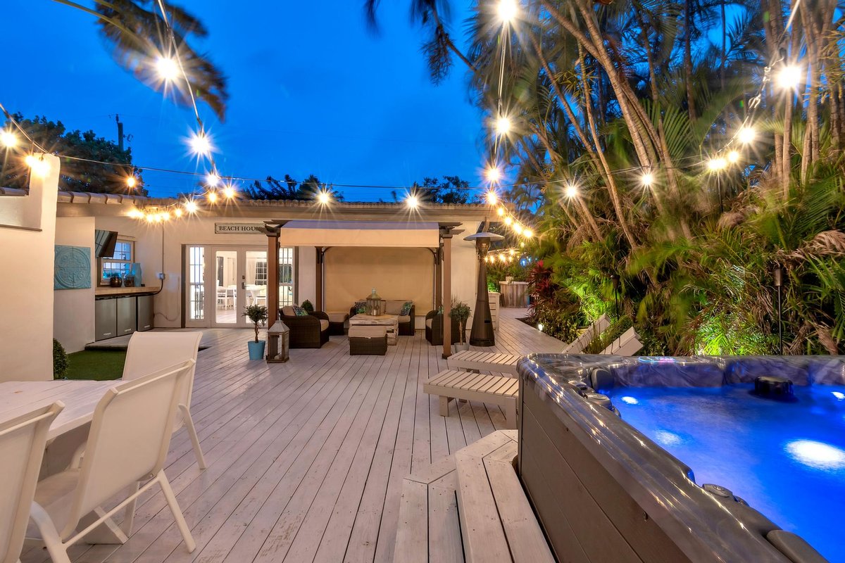 Beach House – cute tropical hideaway mins to beach