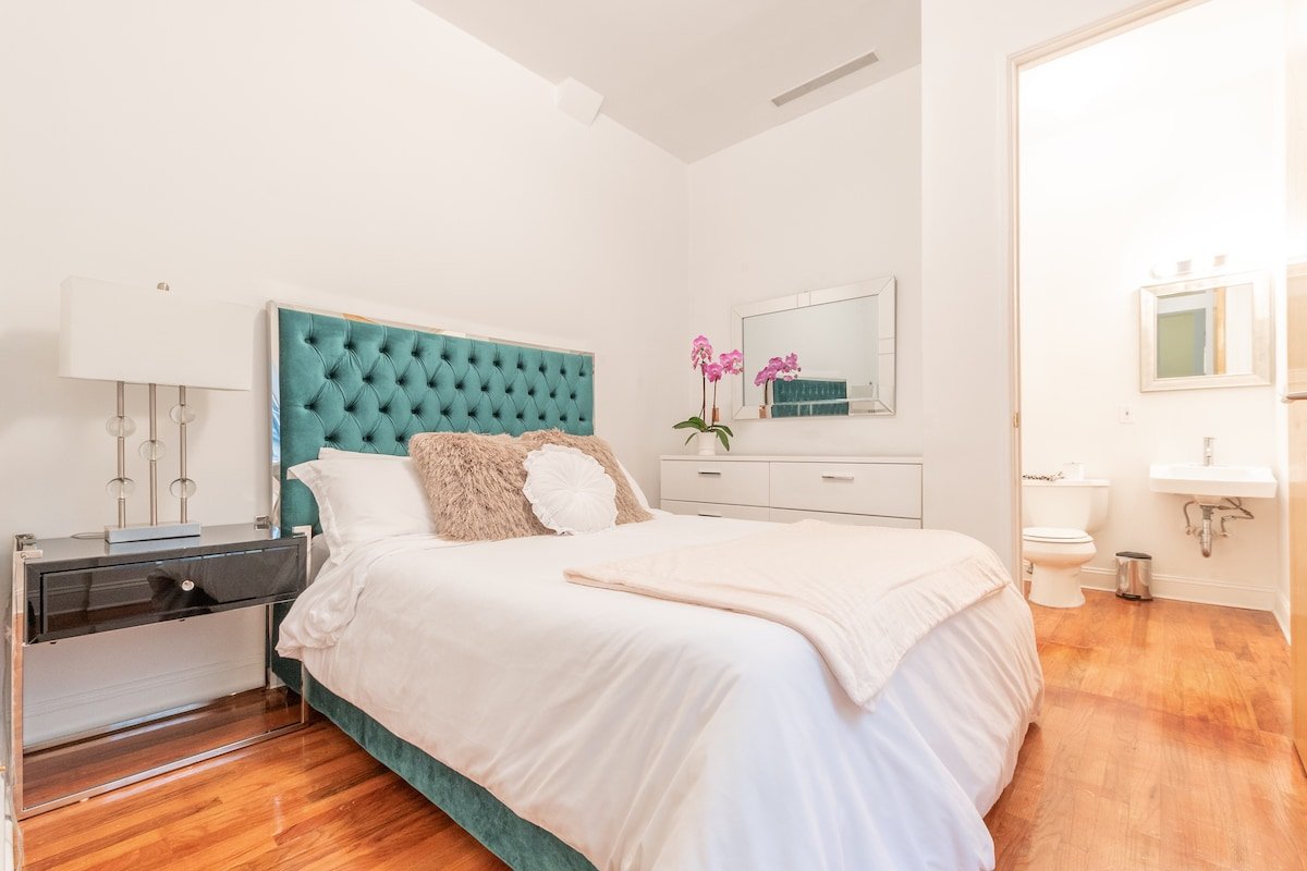 Townhouse Apartment steps away from Central Park gallery image 2