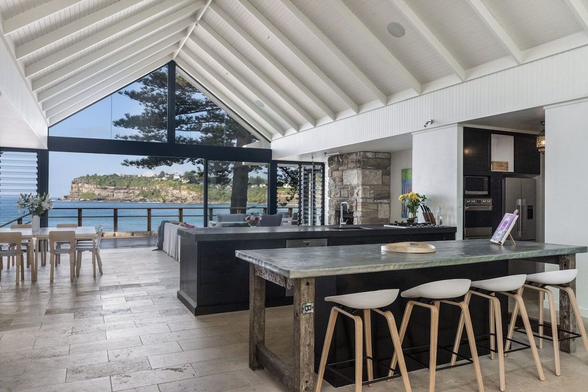 THE SANCTUARY by Palm Beach Holiday Rentals gallery image 4