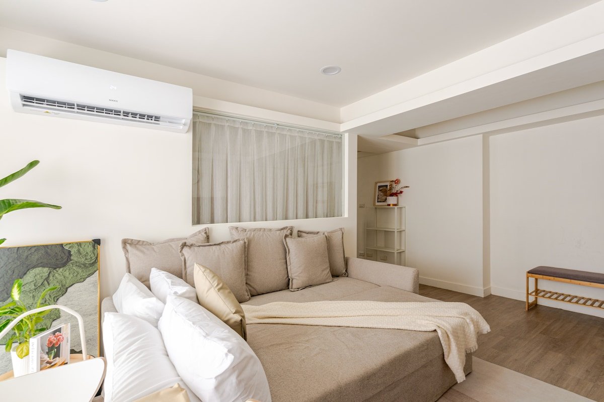 Chic | Near Daan Park | Elevator | Family Comfort gallery image 4