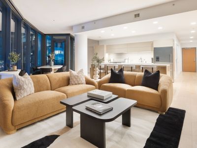 Downtown LA – Skyline 3 BD Suite