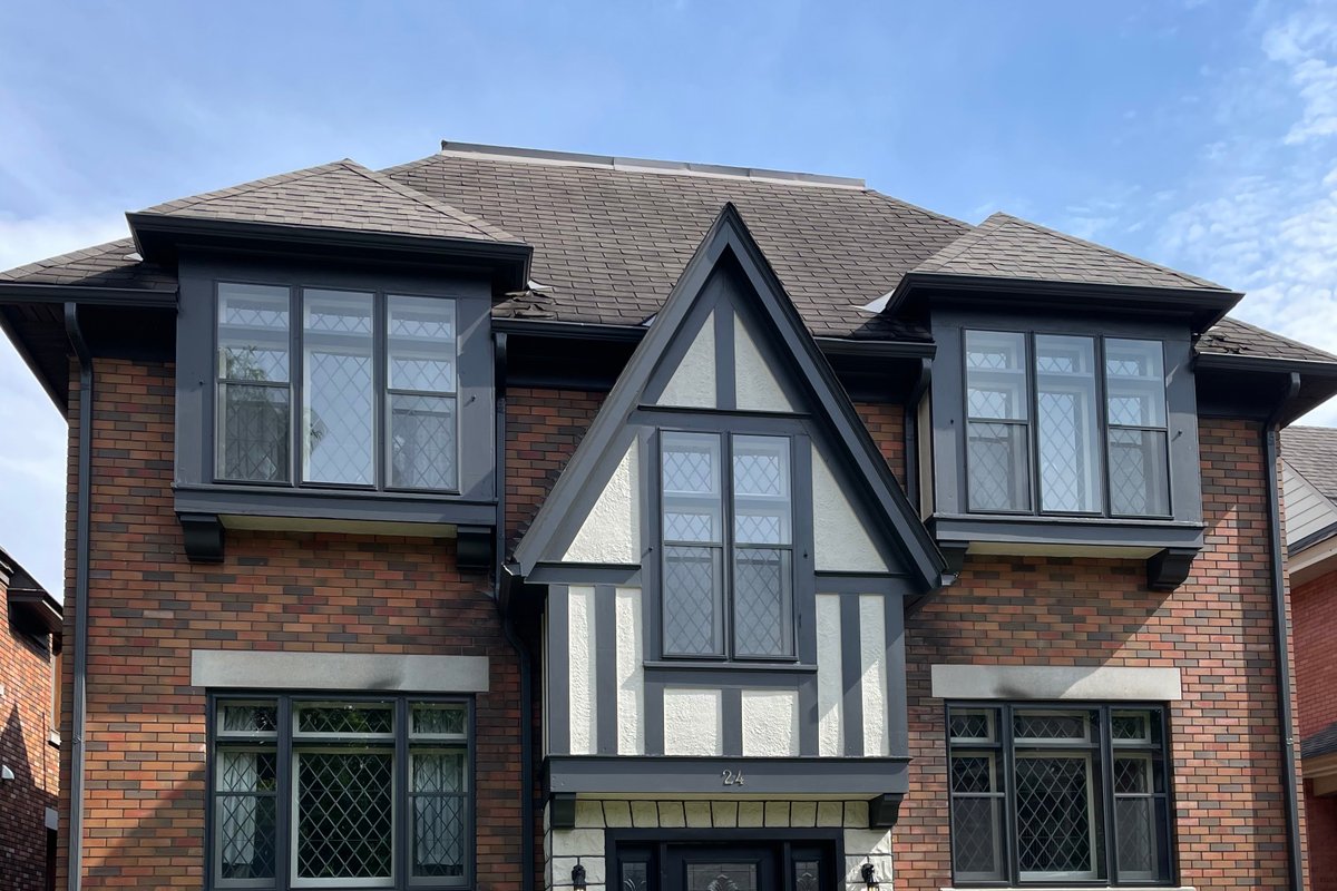 Beautiful 4 bedroom in Glebe w/ 3 parking spots