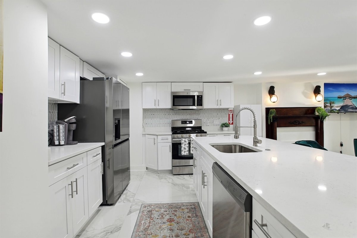 GardenLevel 4BR/2.5BA-Parking+By Convention Center gallery image 3