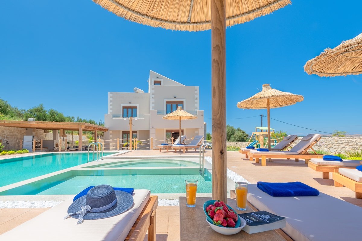 Ivoni Villa, an Iconic Summer Retreat gallery image 3