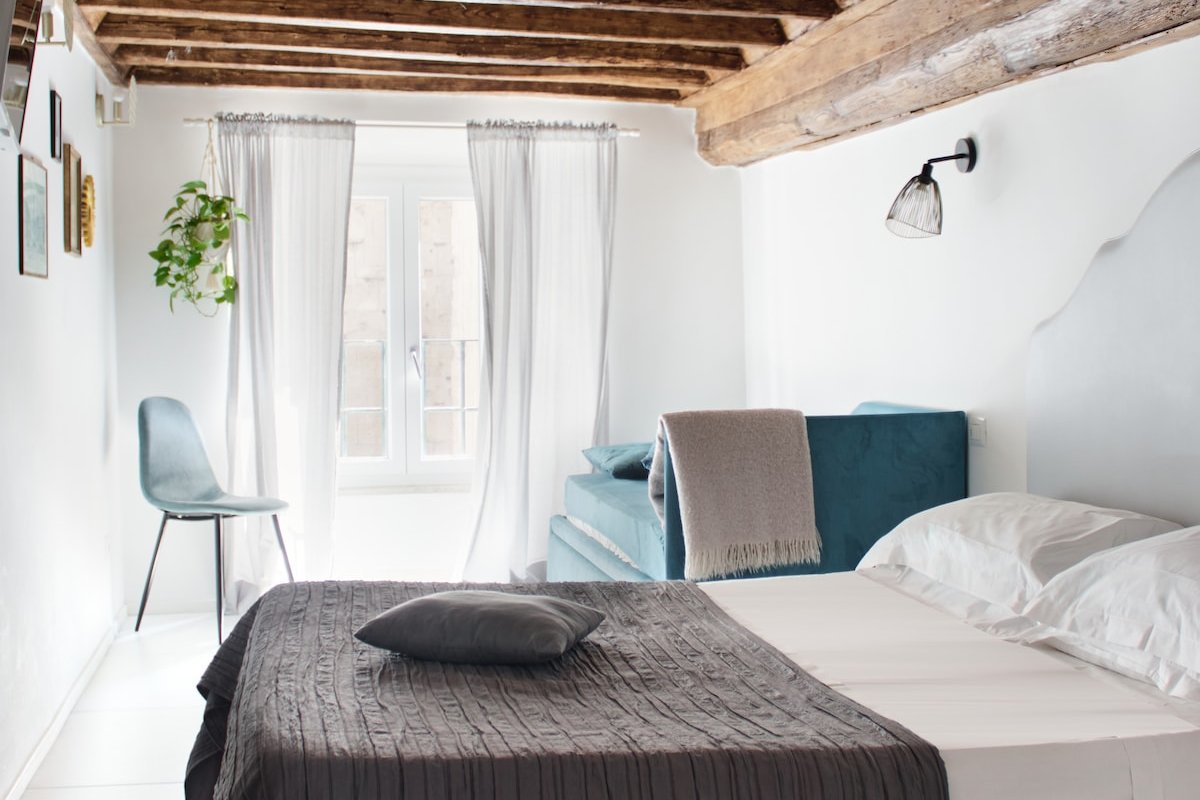 Casa Pietra – central location with landmark views gallery image 4